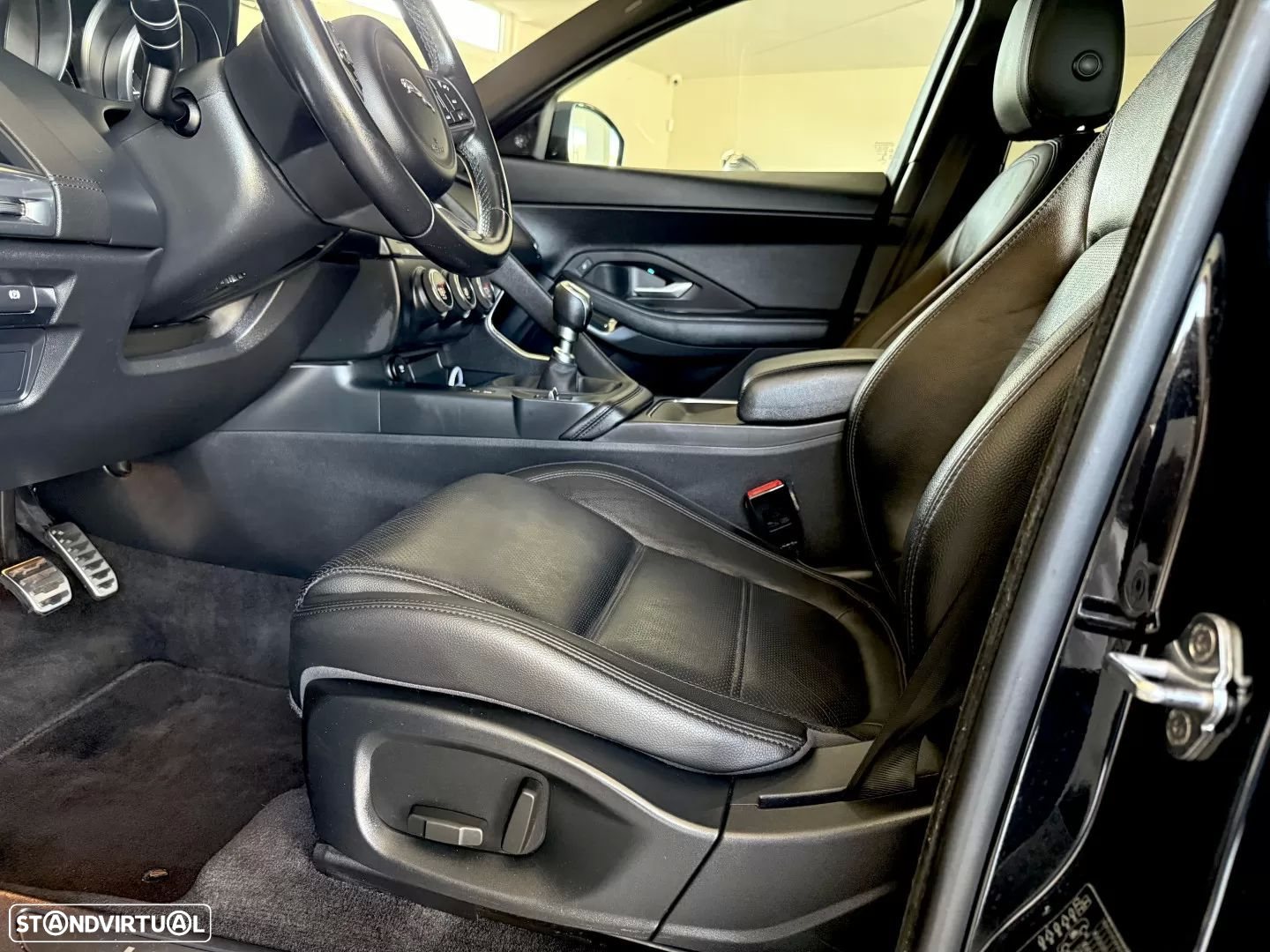 Jaguar E-Pace 2.0 i4D R-Dynamic SE - 47