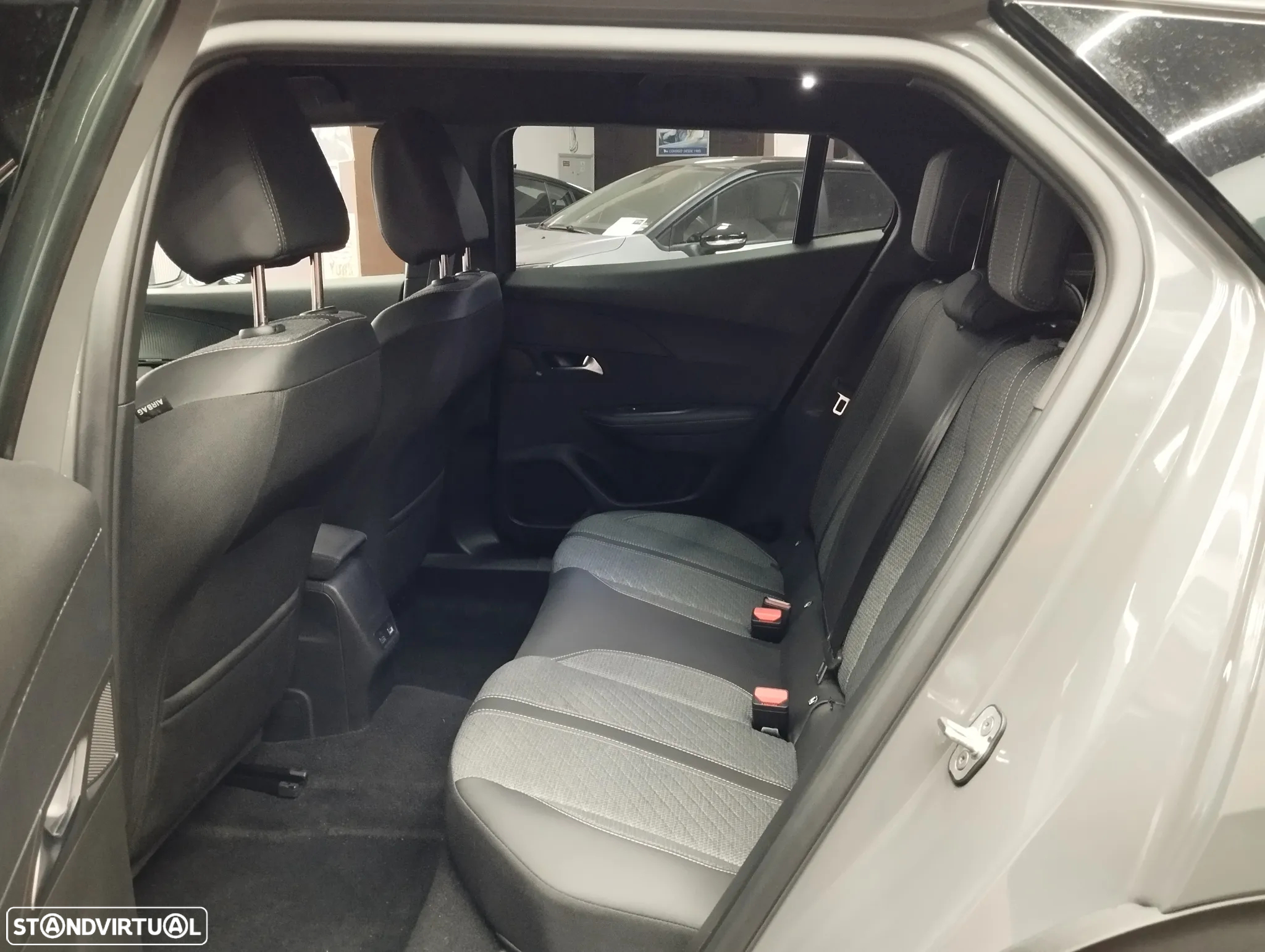 Peugeot 2008 1.2 PureTech Allure - 16