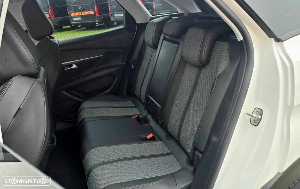 Peugeot 3008 1.2 PureTech Allure J18 - 25