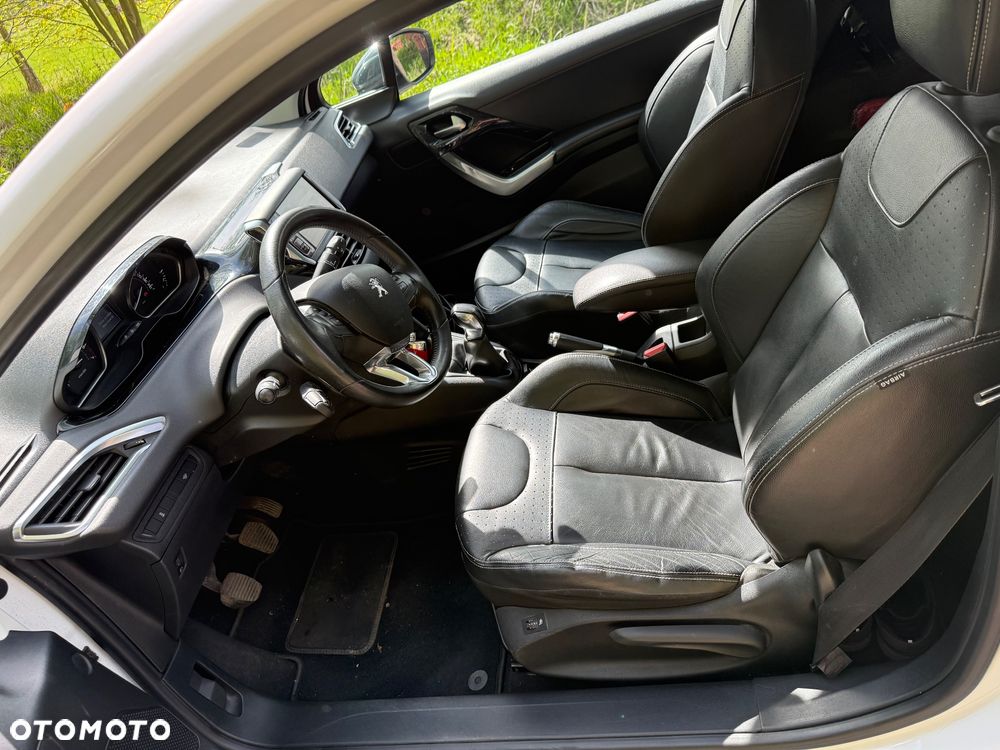 Peugeot 208 - 14