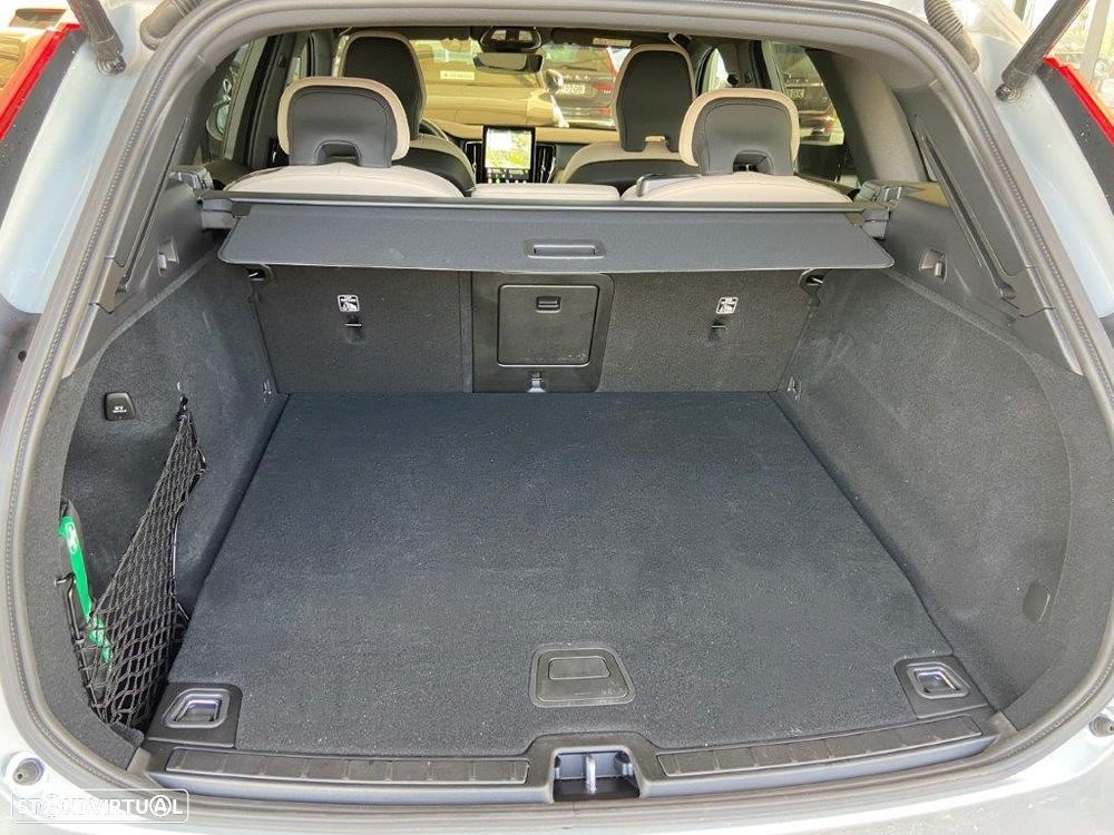 Volvo XC 60 2.0 T6 PHEV Core AWD - 17