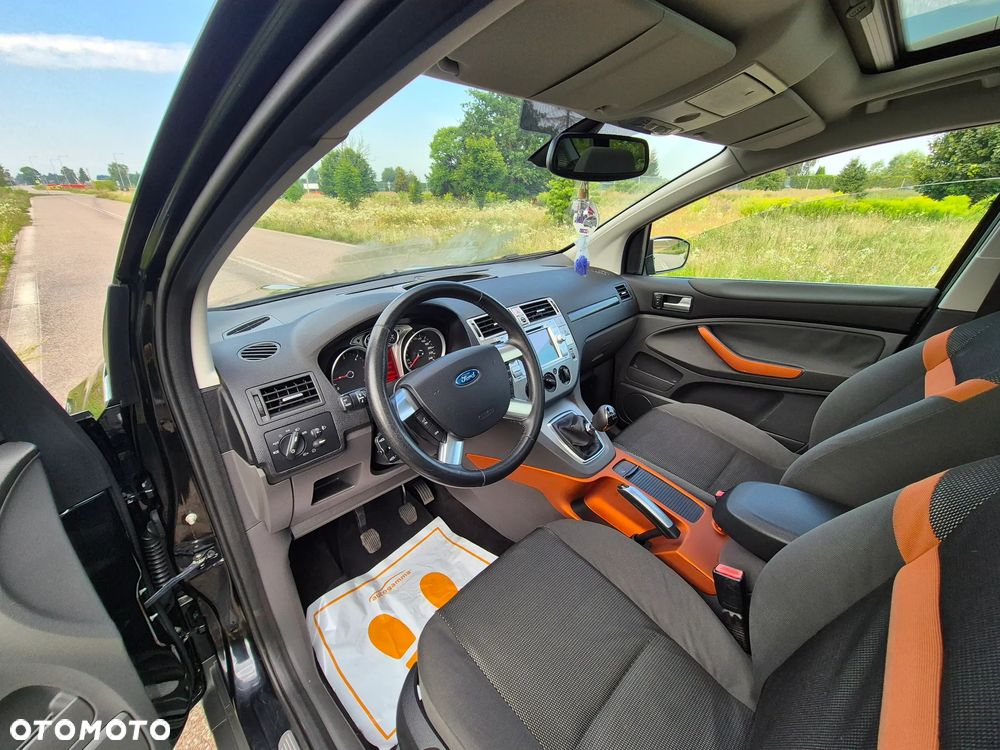 Ford Kuga 2.0 TDCi 2x4 Titanium - 25