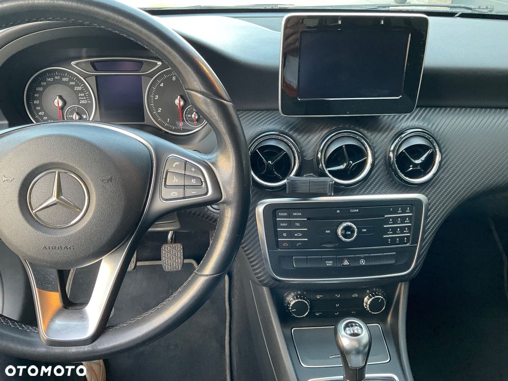 Mercedes-Benz GLA 180 - 10