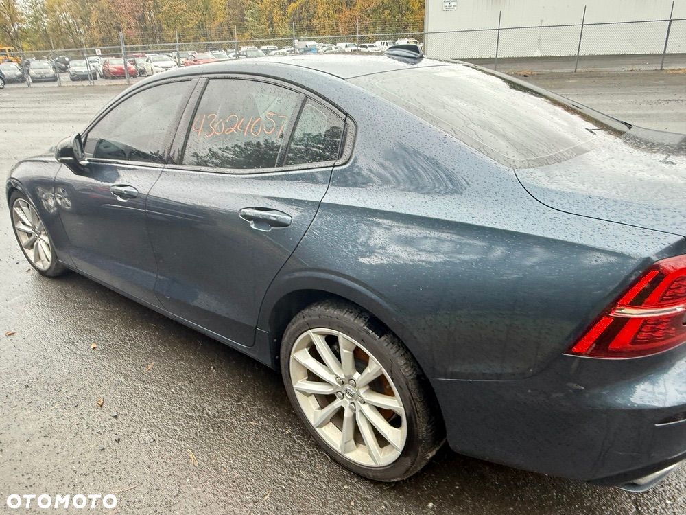 Volvo S60 T5 AWD Momentum Pro - 4