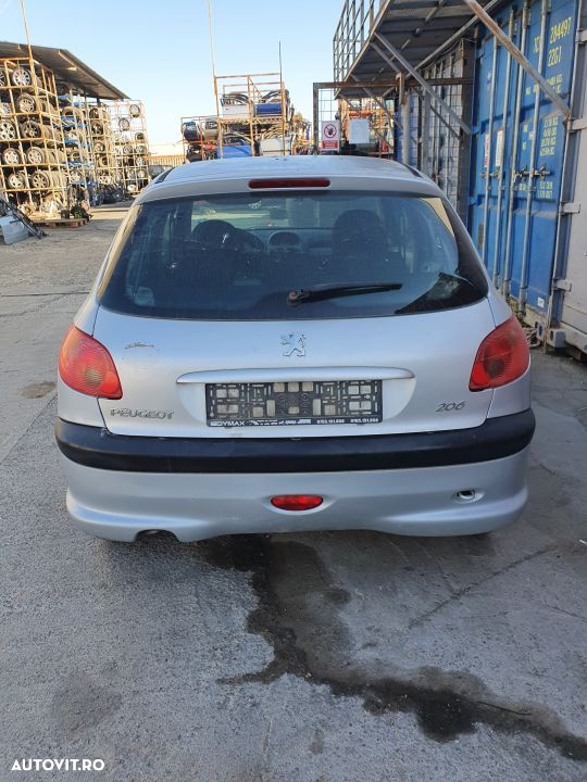 Dezmembrari  Peugeot 206  1998  > 0000 1.4 Benzina - 4