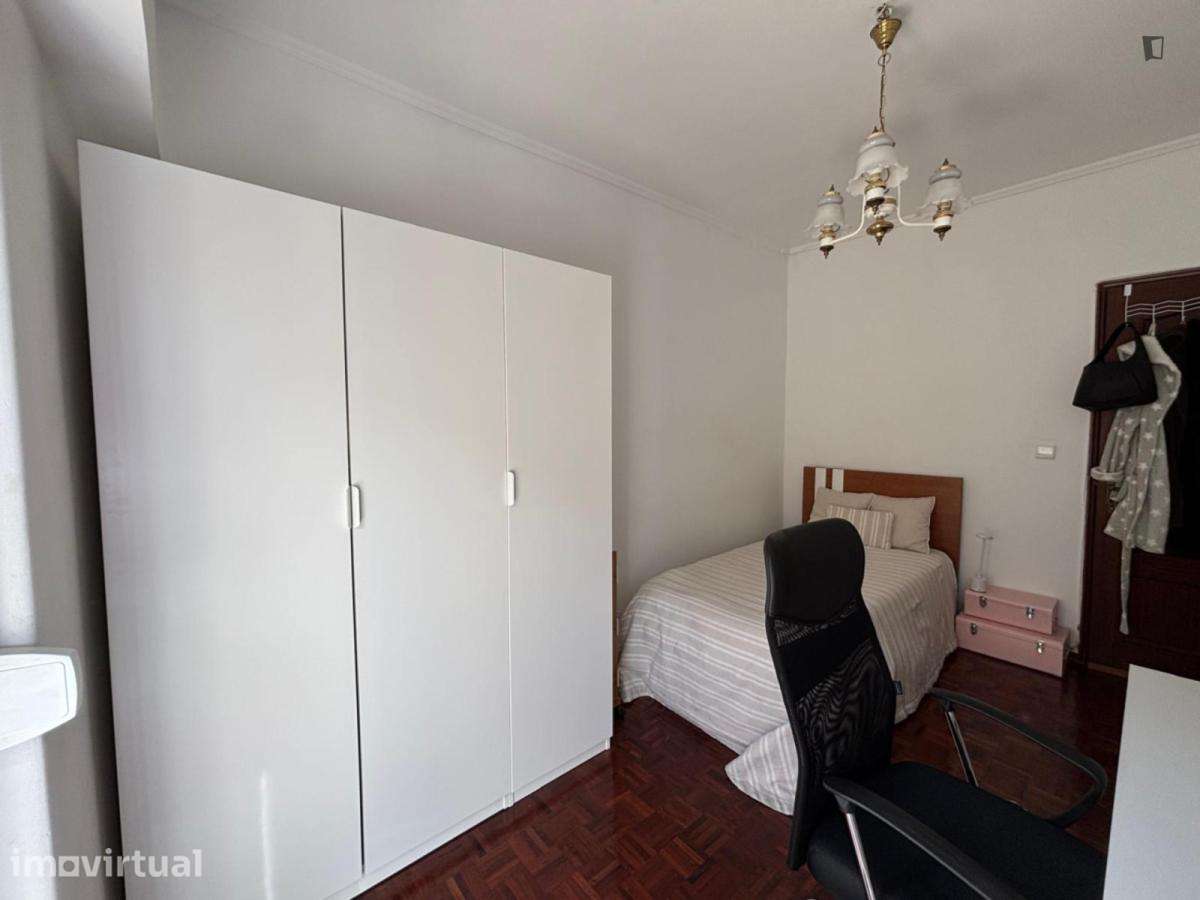 Quarto - localizado em Benfica Lisbon - Grande imagem: 4/11