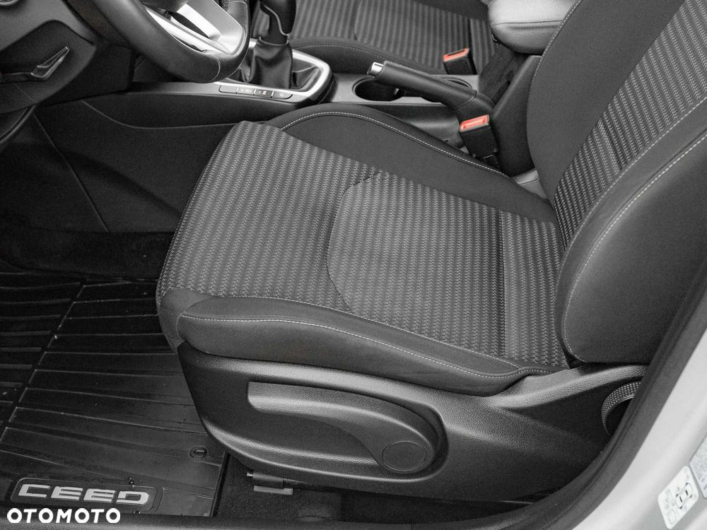 Kia Ceed 1.5 T-GDI M - 10