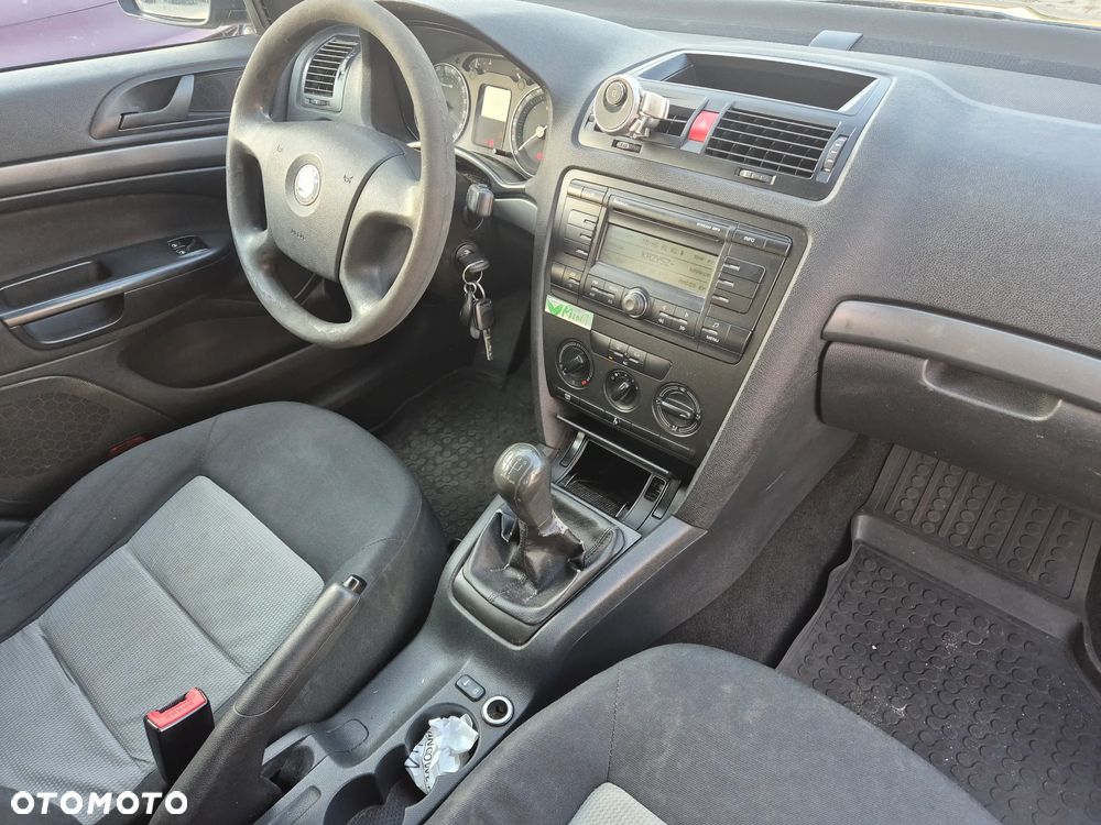 Skoda Octavia 1.6 Ambiente - 10