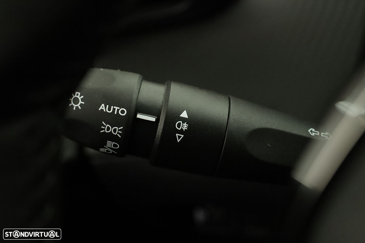 Peugeot 2008 1.2 PureTech Allure - 18