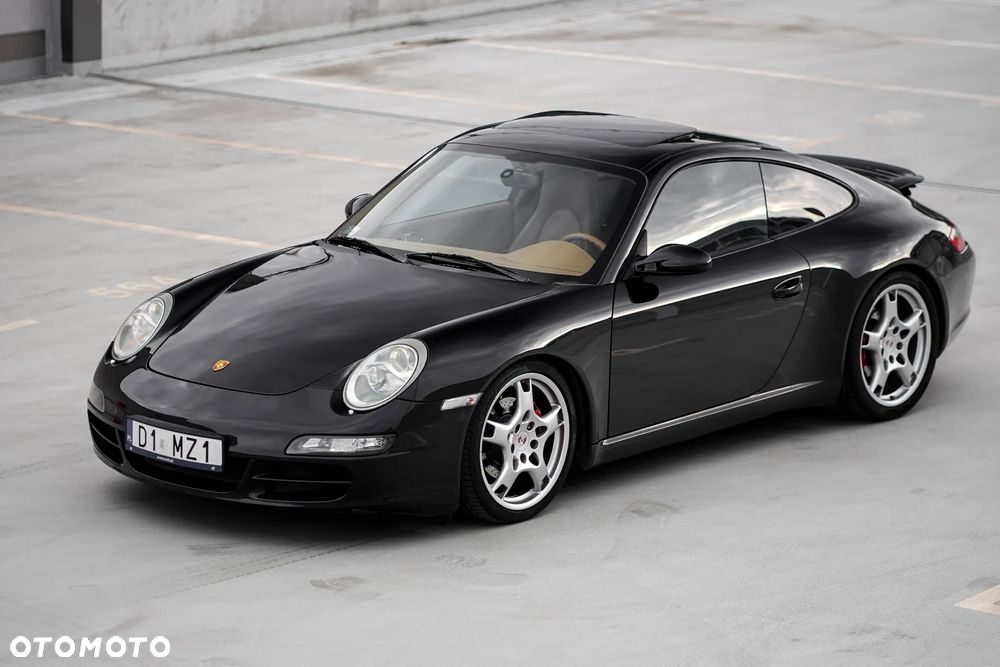 Porsche 911 Carrera - 1