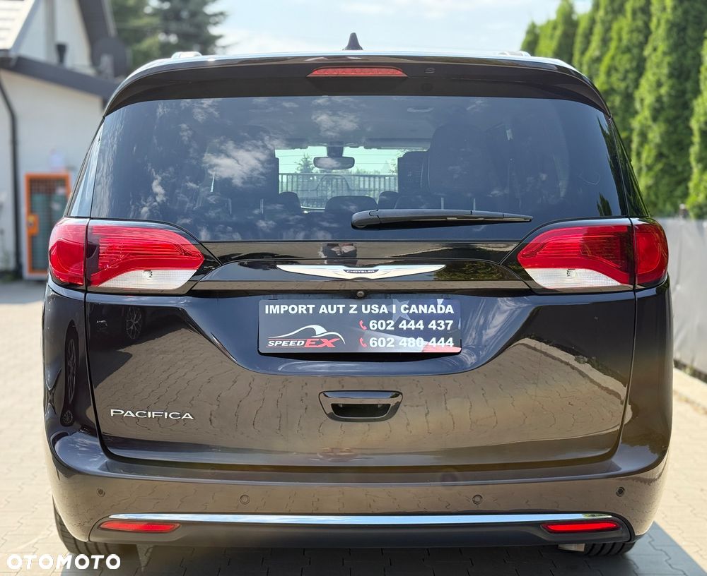 Chrysler Pacifica - 11