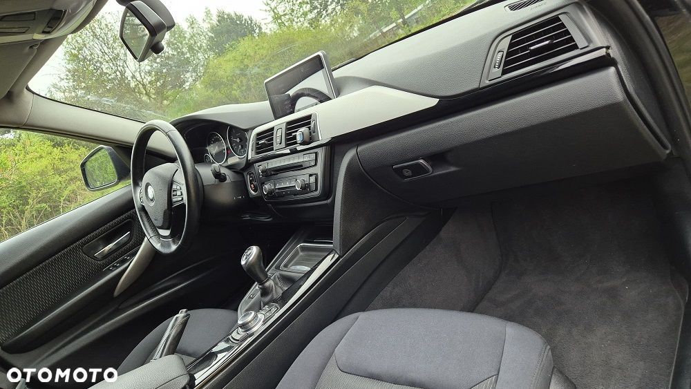 BMW Seria 3 318d - 5