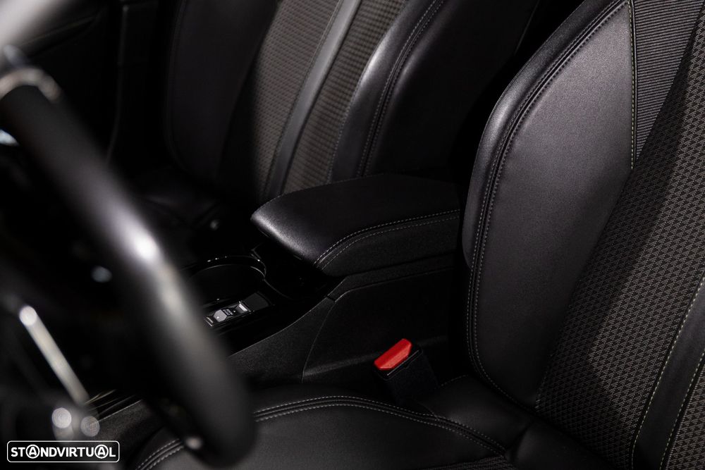 Peugeot 2008 1.2 PureTech GT EAT8 - 29