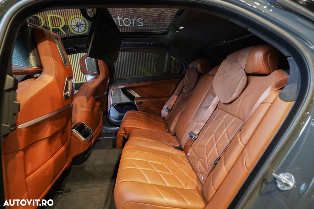 BMW Seria 7 740d xDrive MHEV - 23