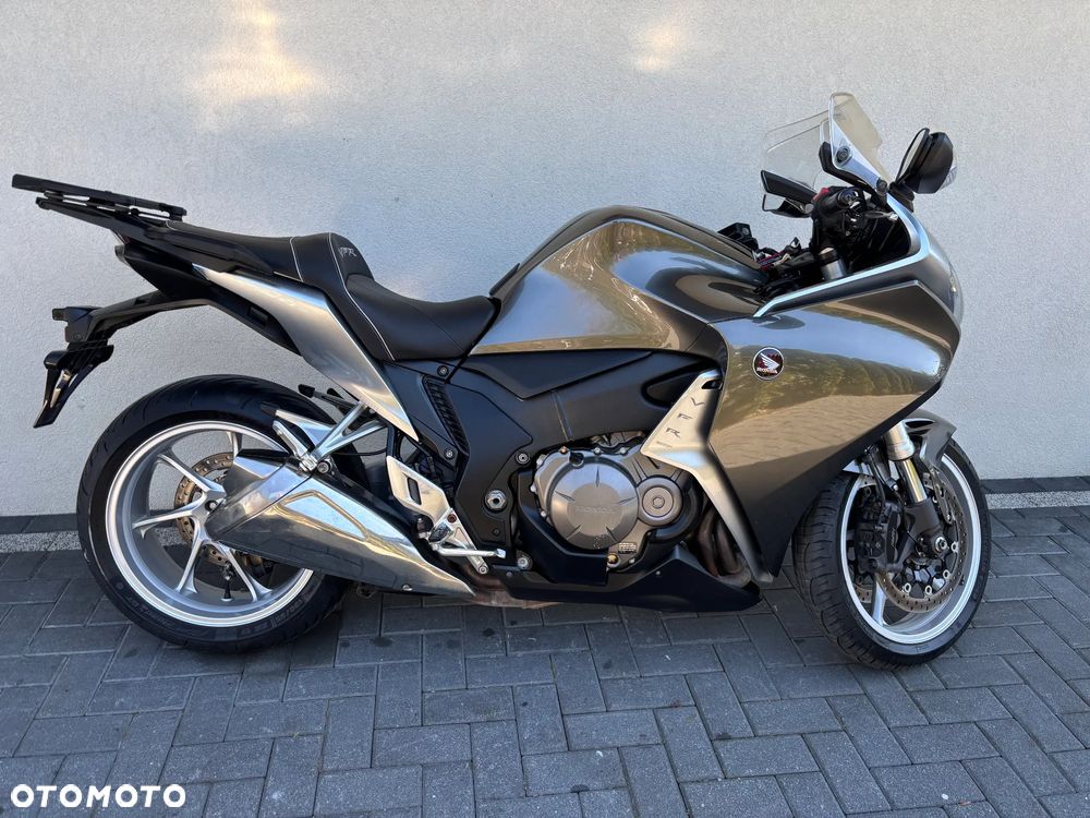 Honda VFR - 6