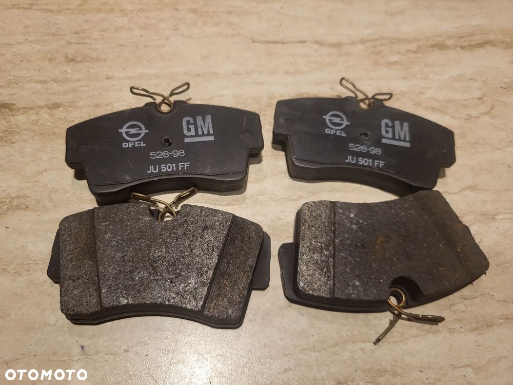 Klocki hamulcowe kpl. przód OPEL MONZA A, OMEGA A, SENATOR A, SENATOR B 2.2-3.6 02.78-04.94 OPAKOWANIE ZASTEPCZE - 2