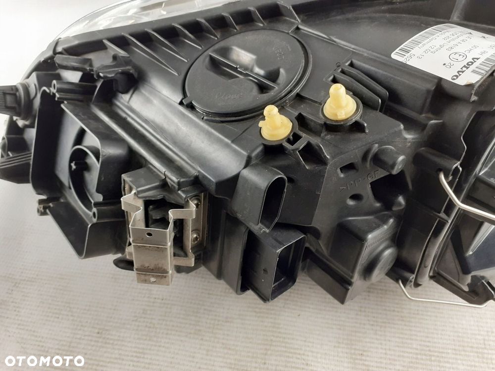 Volvo C70 II 10-13r. Lampa Prawa Zwykła . 31299751 - 7