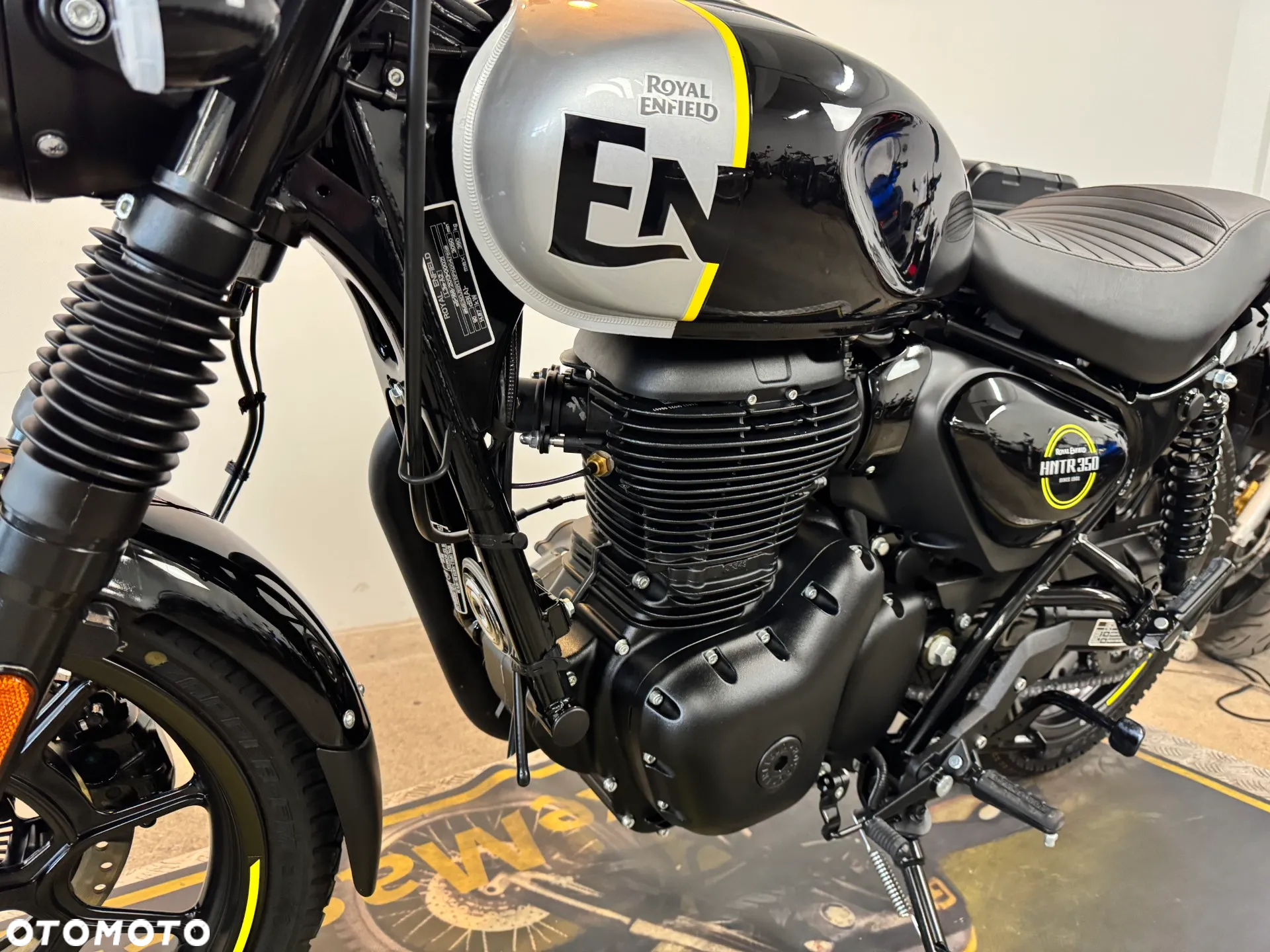 Royal Enfield HNTR - 19