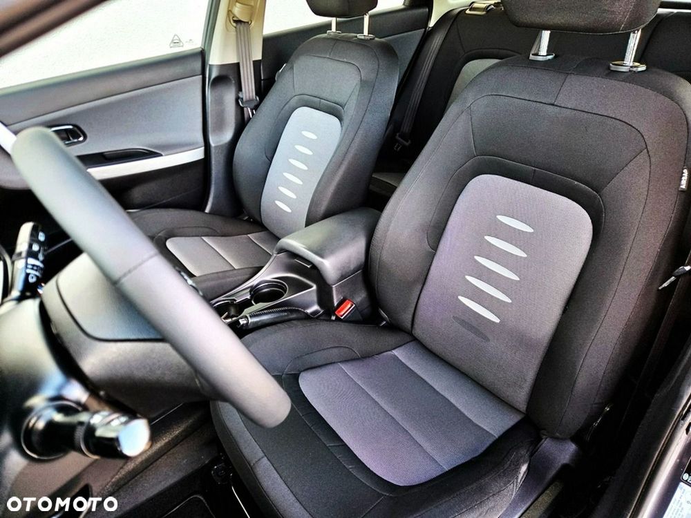 Kia Ceed 1.6 GDI Fifa World Cup Edition - 25
