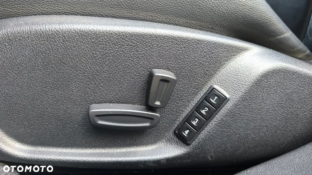 Ford Mondeo 2.0 Ghia - 11