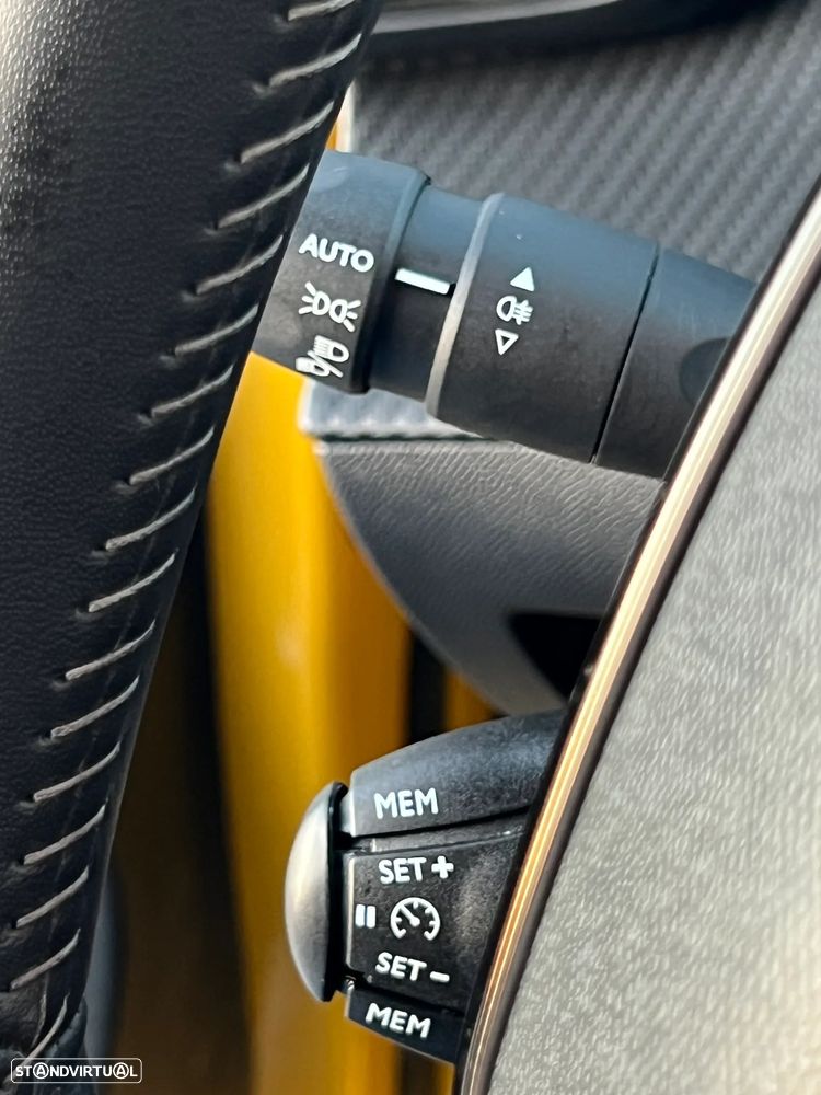 Peugeot e-208 Allure Pack - 19