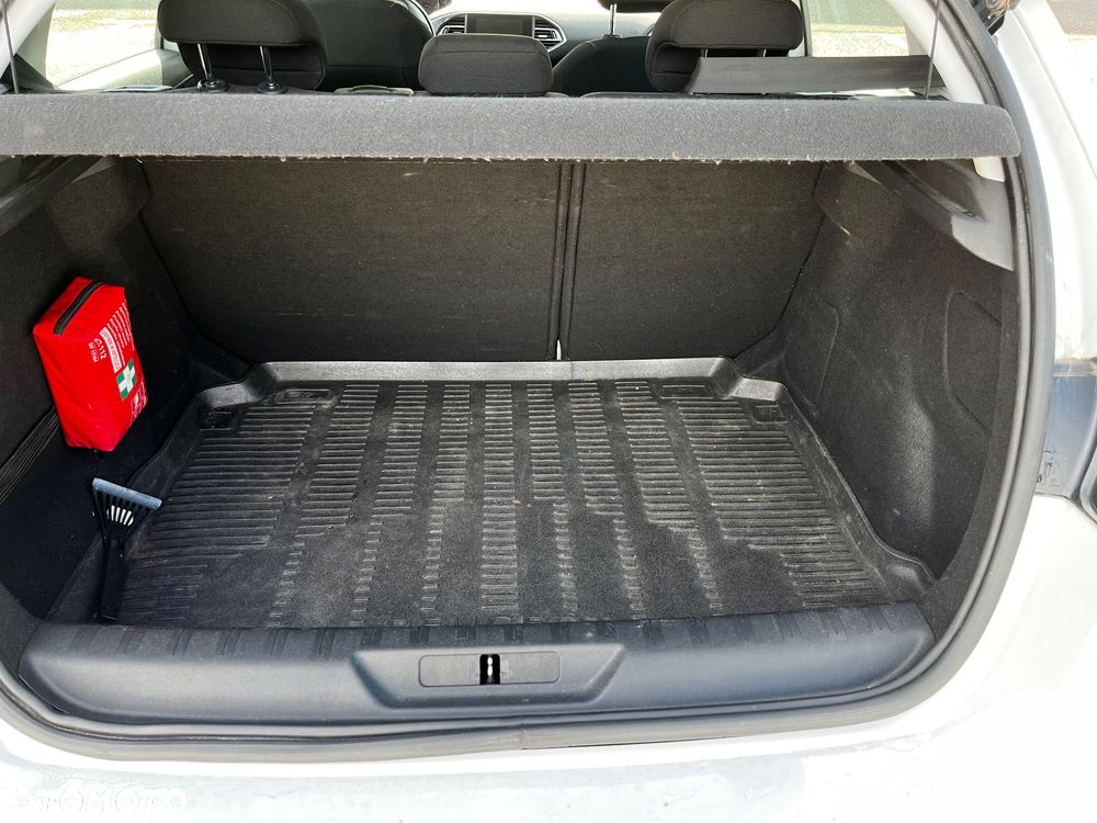 Peugeot 308 1.2 PureTech GPF Active S&S - 11