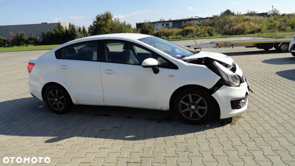 Kia Rio 1.2 L - 3