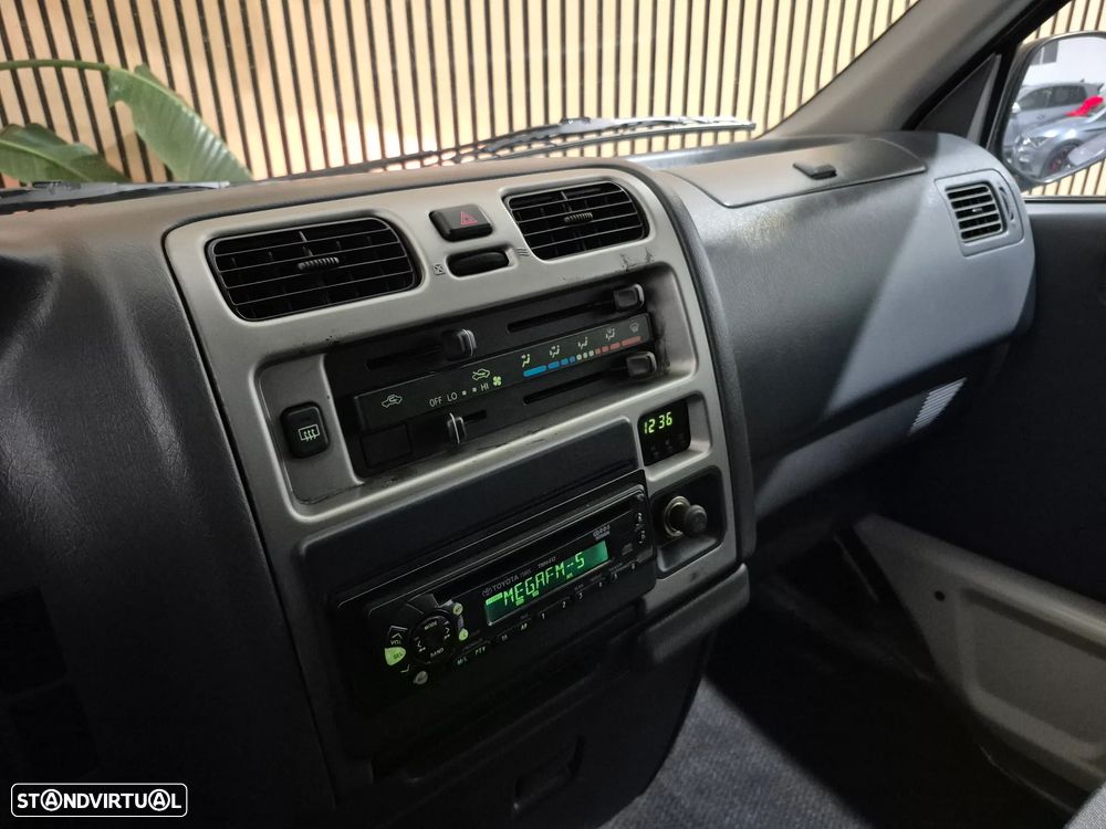 Toyota HiAce 2.5 D-4D Service 2.8T - 13