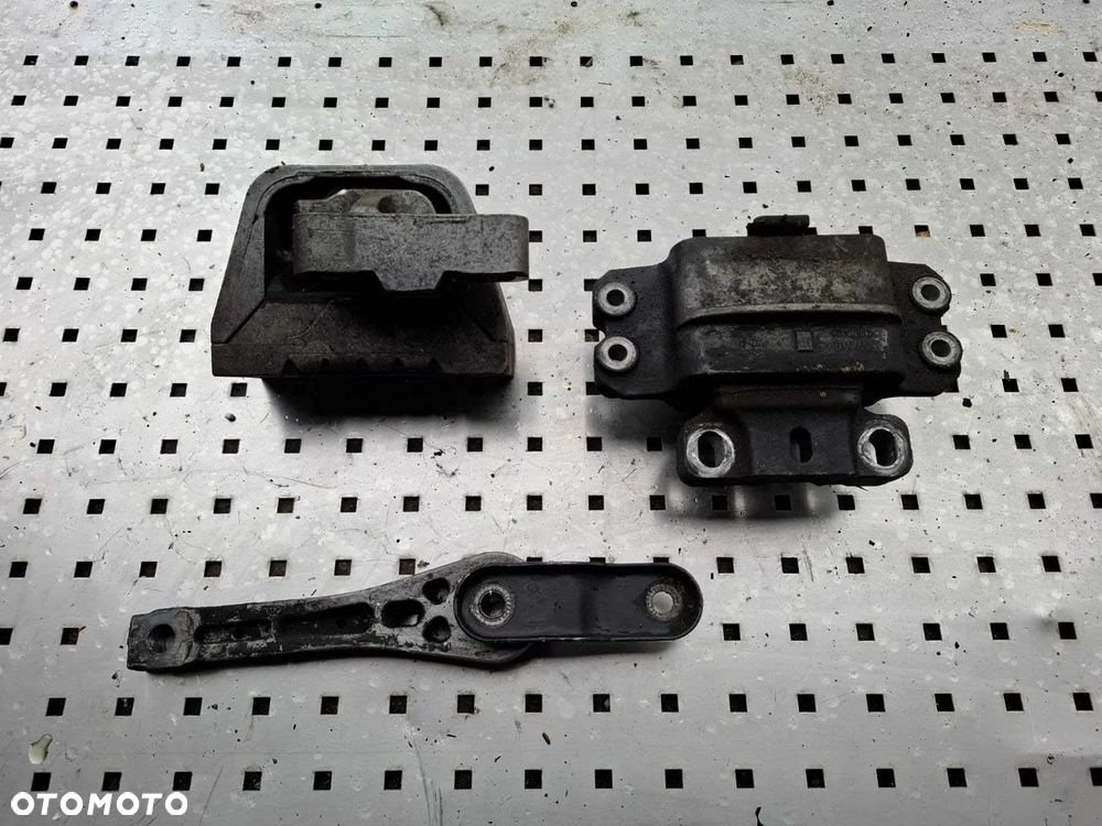 PODUSZKA SILNIKA PRAWA LEWA ŁAPA AUDI A3 8P VW GOLF 1,9 TDI BLS - 2