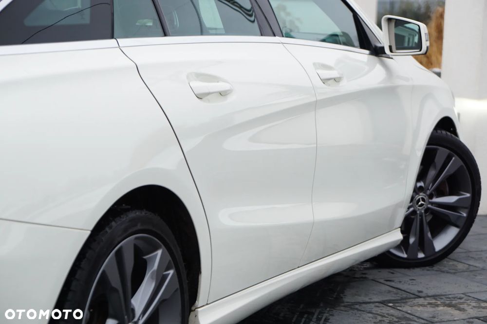 Mercedes-Benz CLA 180 7G-DCT UrbanStyle Edition - 18