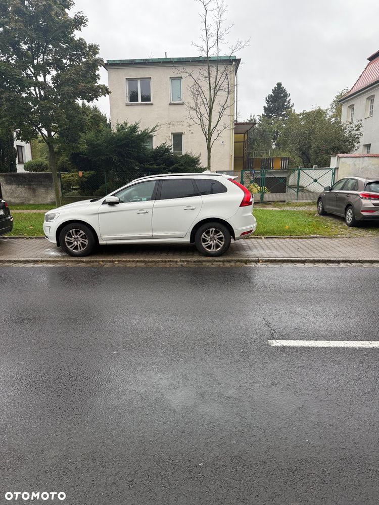 Volvo XC 60 D4 AWD Momentum - 4