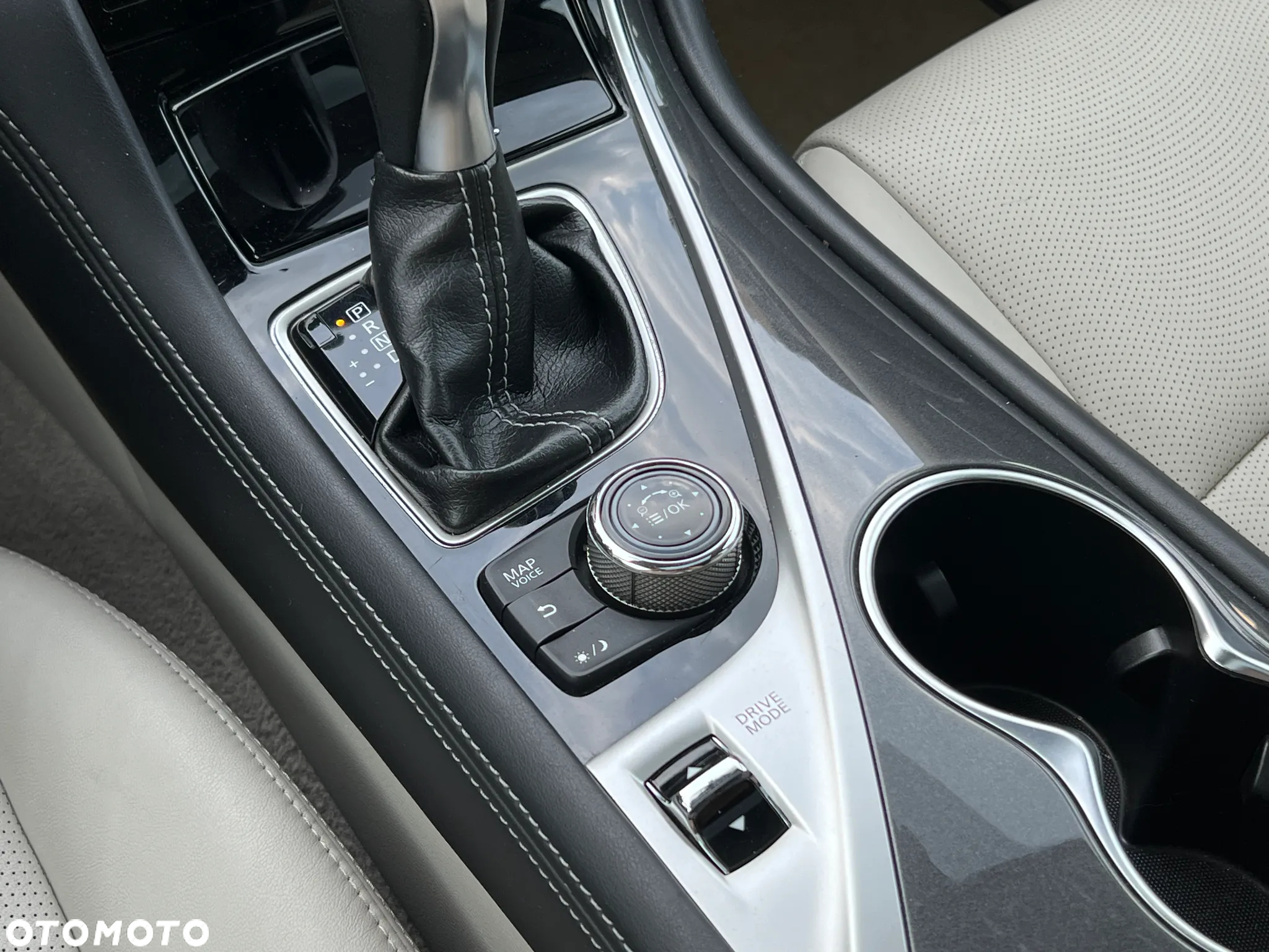 Infiniti Q50 Hybrid Premium - 18