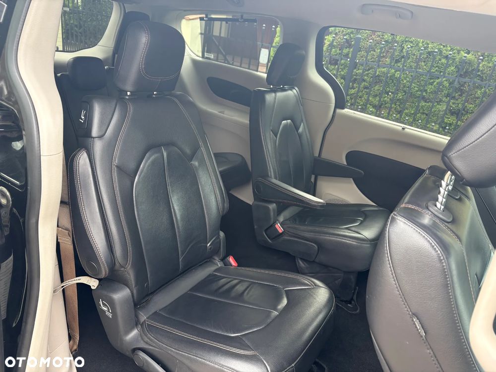 Chrysler Pacifica - 14