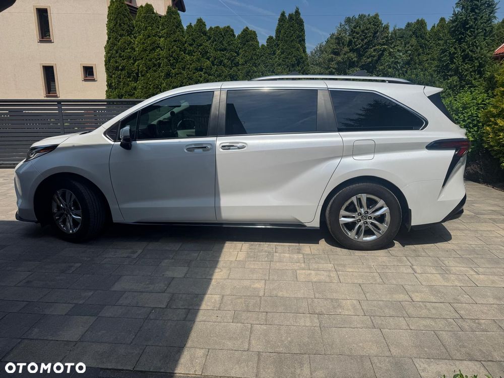 Toyota Sienna - 4