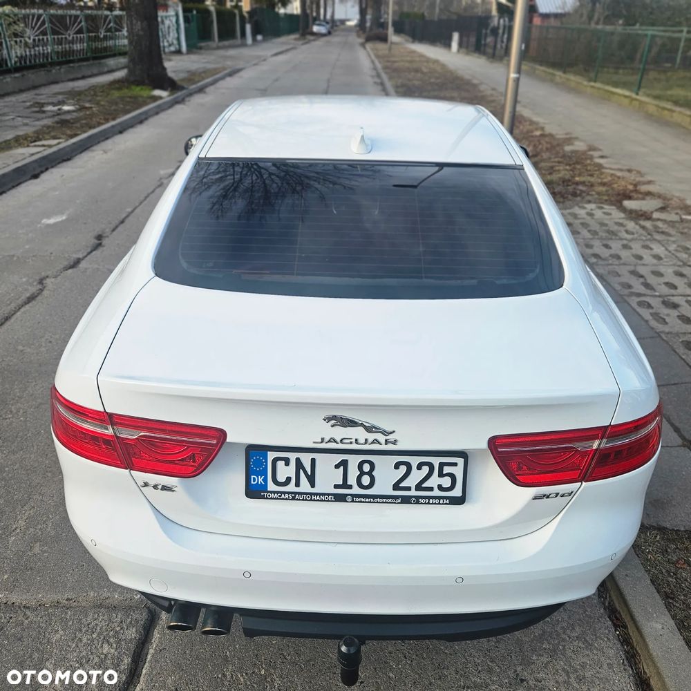 Jaguar XE - 19
