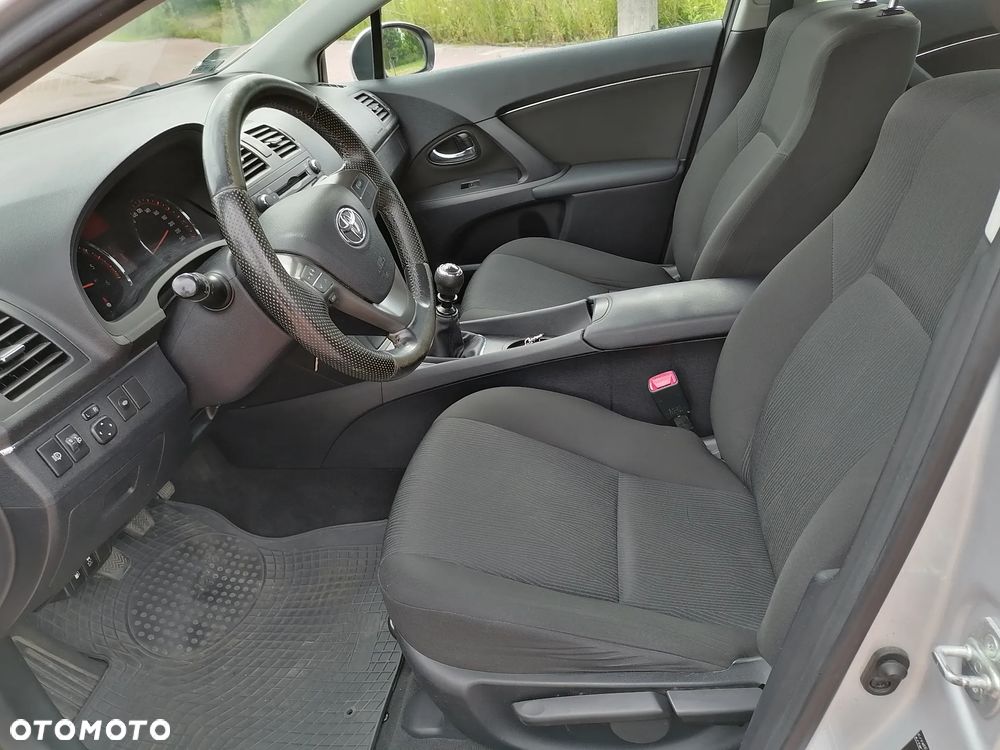 Toyota Avensis 2.0 D-4D 2010 - 9