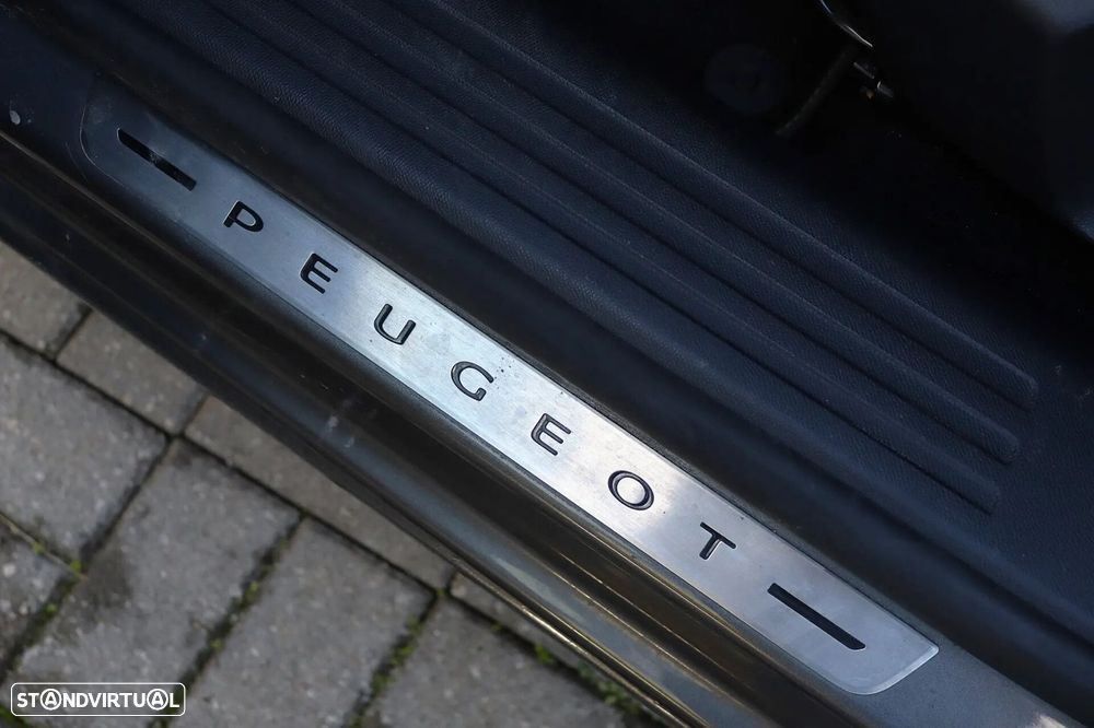 Peugeot 2008 1.2 PureTech GT EAT8 - 16