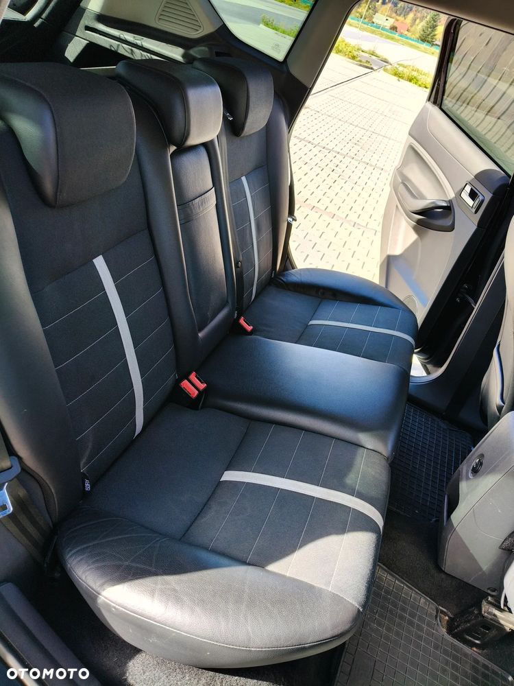 Ford Kuga - 17