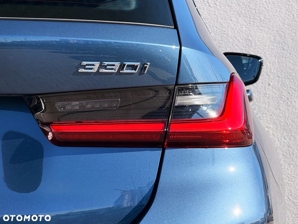 BMW Seria 3 330i xDrive M Sport - 9