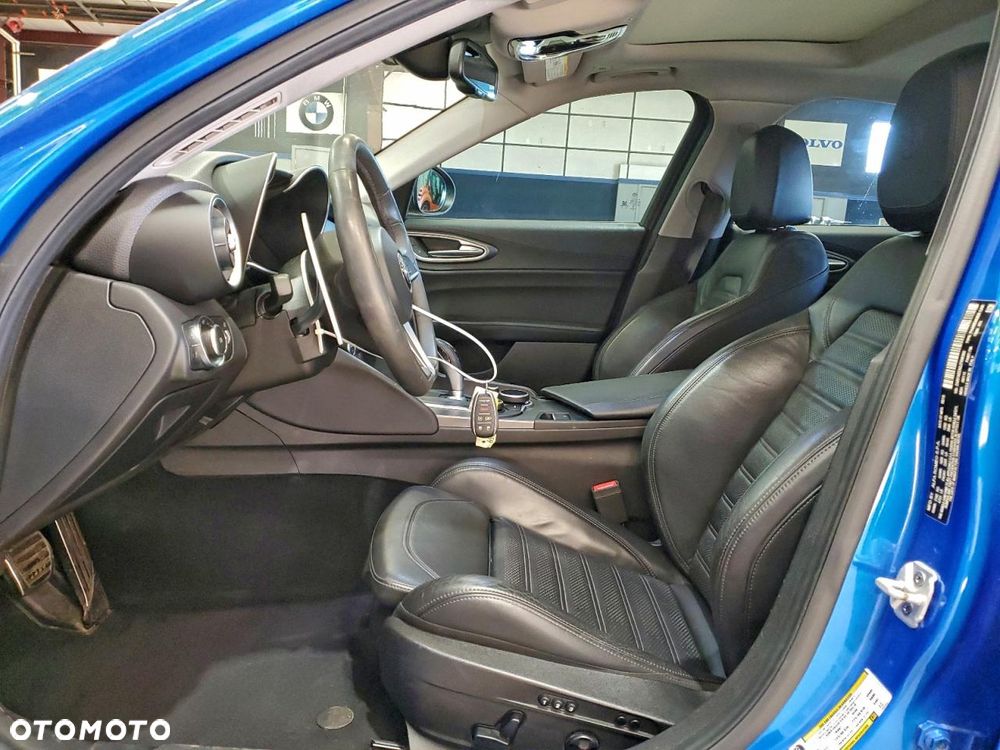 Alfa Romeo Giulia 2.0 Turbo 16V AT8-Q4 Ti - 8