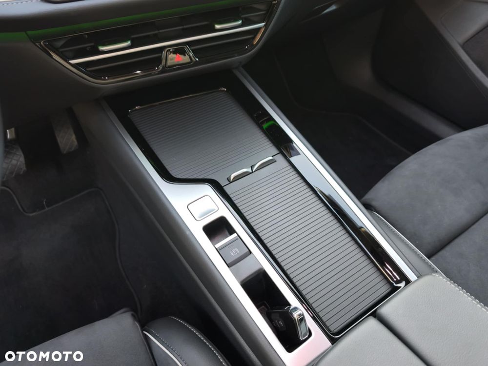 Volkswagen Passat 2.0 TDI SCR DSG Elegance - 31