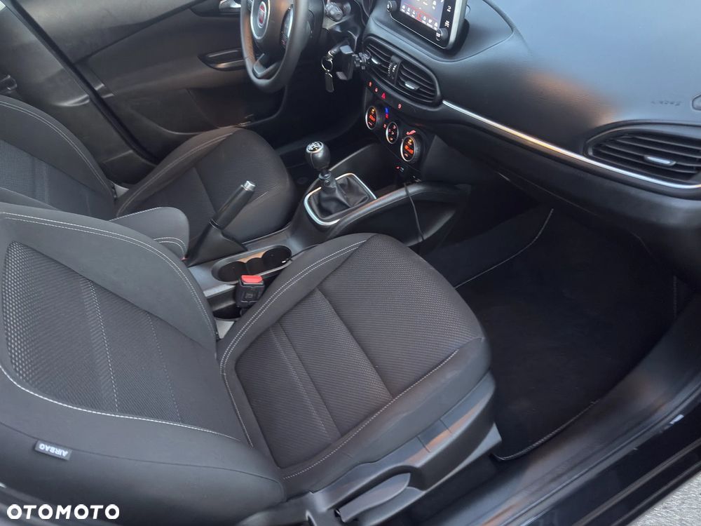 Fiat Tipo 1.4 T-Jet 16v Lounge EU6d - 32