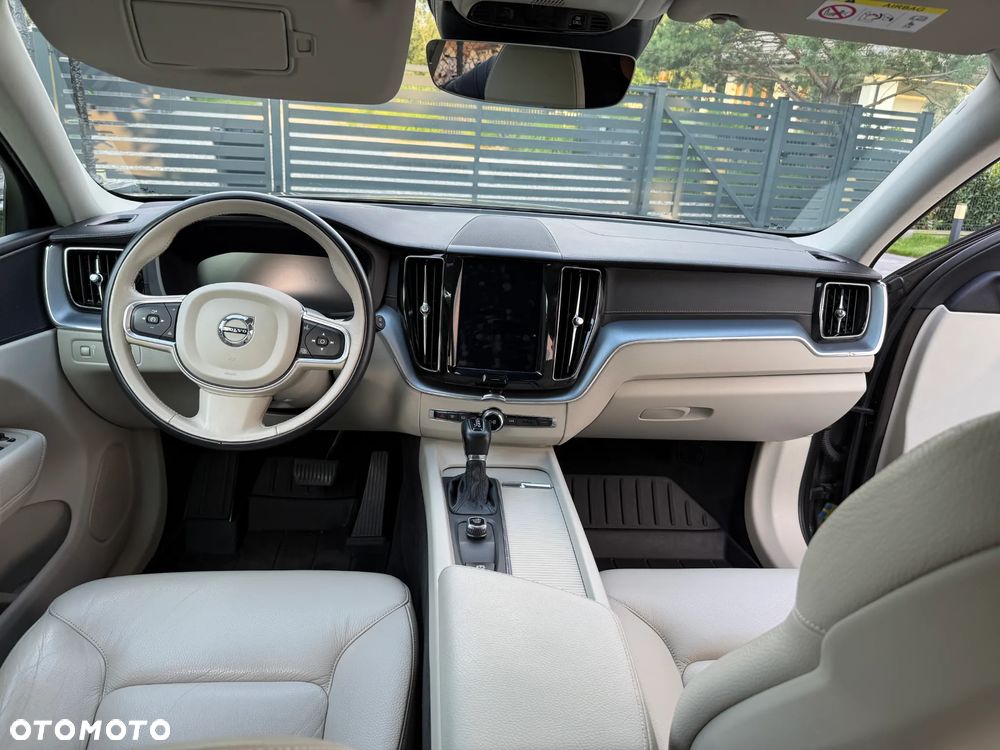 Volvo XC 60 D4 AWD Momentum - 29