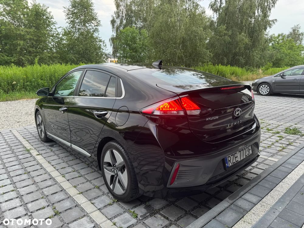 Hyundai IONIQ Hybrid Platinum - 6