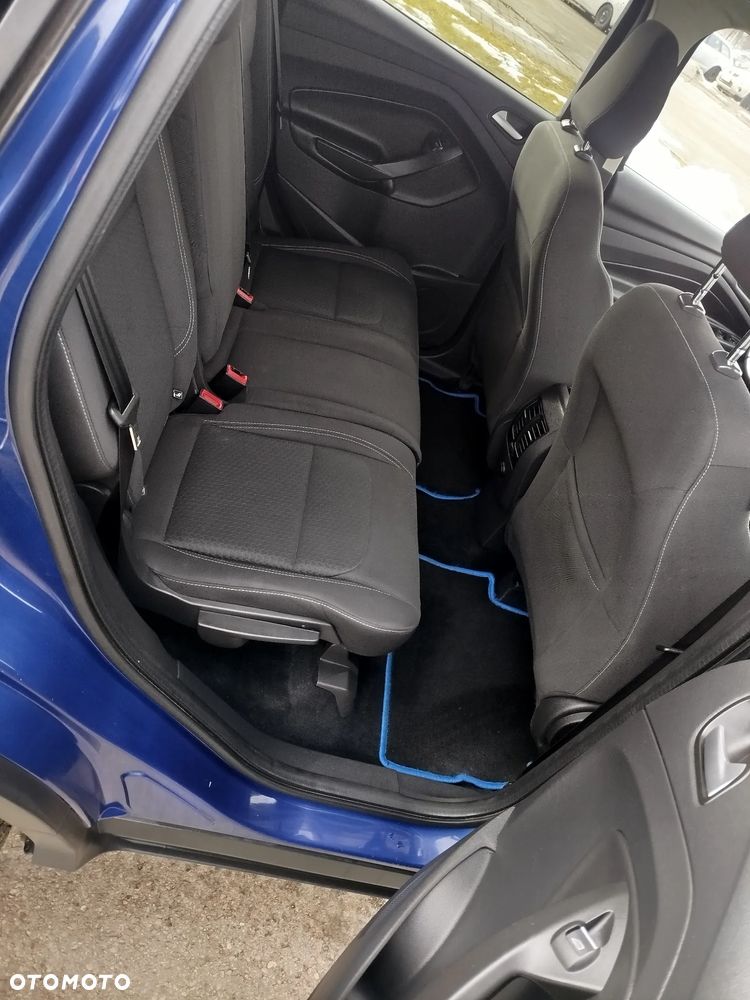 Ford Kuga - 12