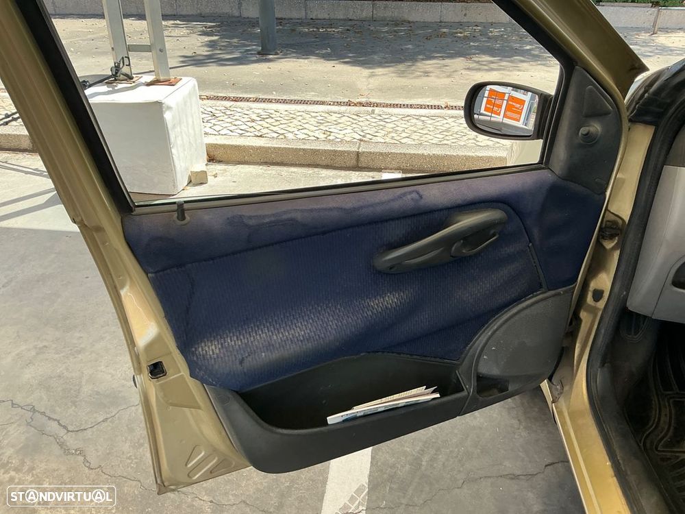 Fiat Punto 1999 photo 2