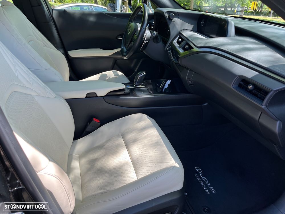Lexus UX 300e Executive Line - 35