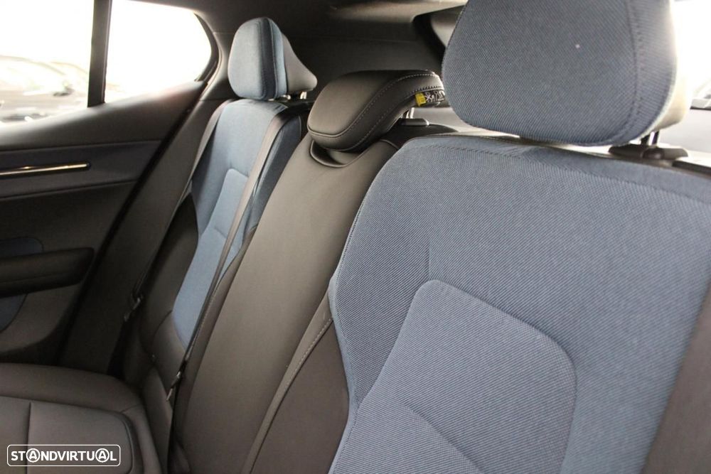 Volvo EX30 Single Motor Extended Range RWD Plus - 13