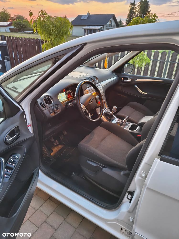Ford S-Max 2.0 TDCi DPF Champions Edition - 13
