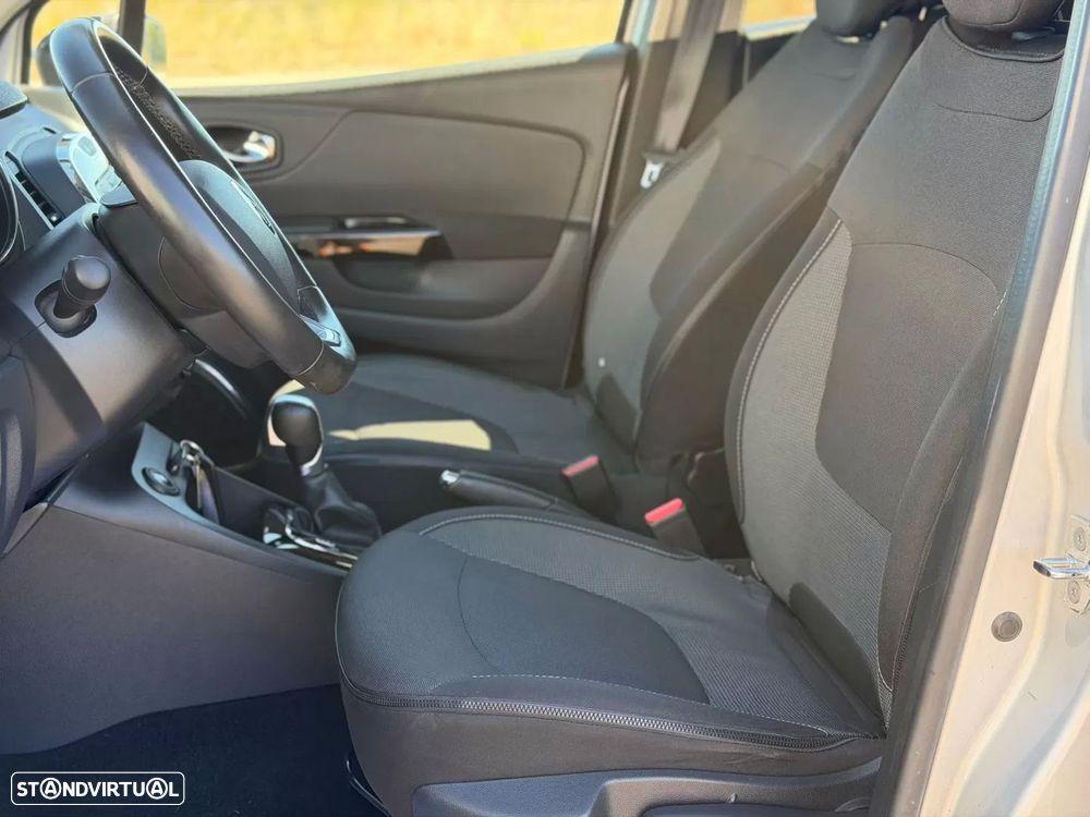 Renault Captur TCe 120 EDC Dynamique — fotografia 9